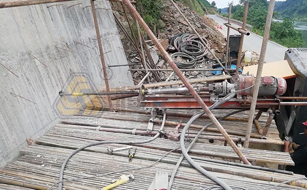 電動潛孔鉆機(jī)